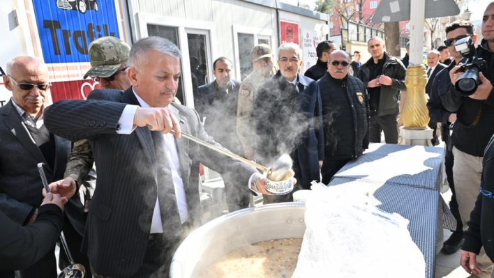 Vali Ersin Yazıcı'nın Katılımıyla Şehitlerimizin Anısına Aşure Dağıtımı