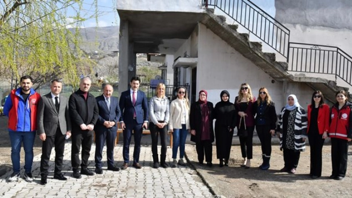 Vali Eşi Hanife Yazıcı'dan Kale İlçesine Ziyaret