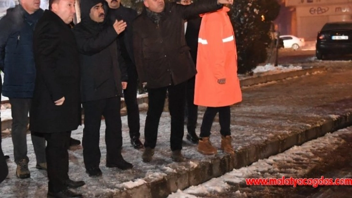 Vali Güzeloğlu tuzlama ve temizleme çalışmalarını denetledi