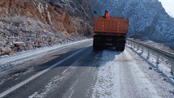 Vali Kızılkaya, Siirt'te kar ve buzlanmaya karşı vatandaşları uyardı