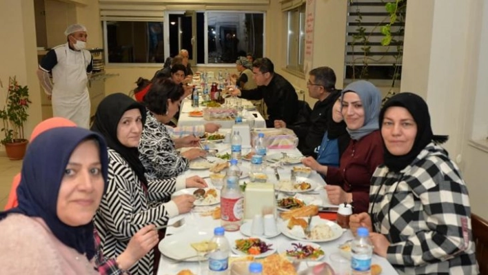 Vali Memiş iftar yemeğine katıldı