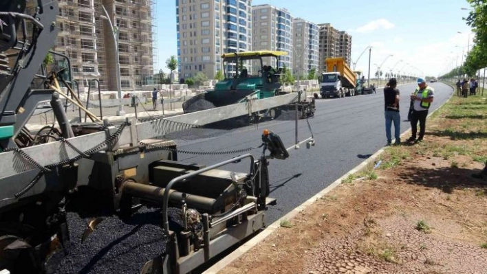 Vali Su, asfalt çalışmalarını yerinde inceledi