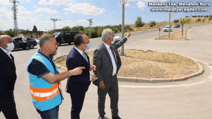 Vali Yırık, trafik kazası  olan bölgelerde incelemelerde bulundu