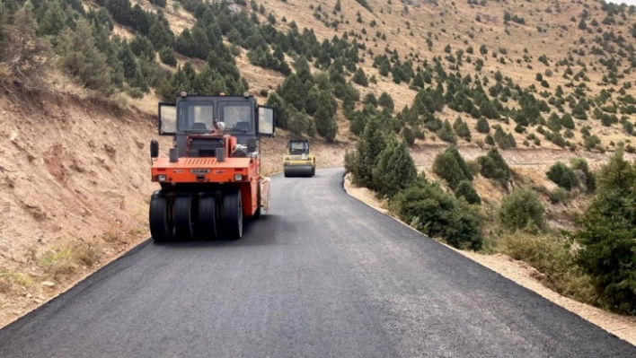 Van Büyükşehir Belediyesinden Gevaş'a 8.5 kilometrelik asfalt yol