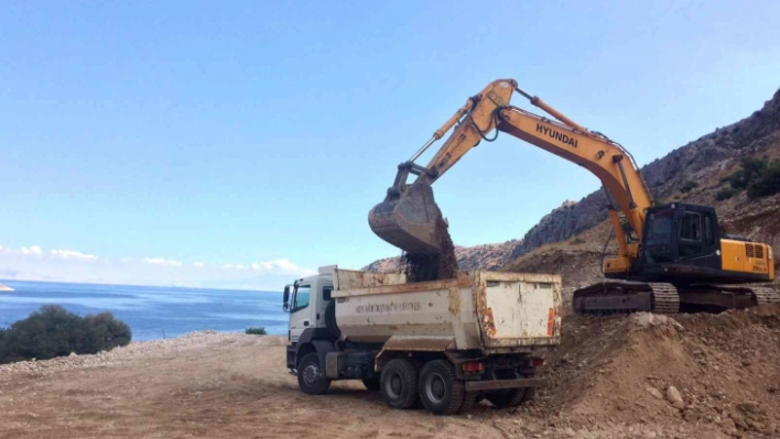 Van Büyükşehir Belediyesinden yol çalışması