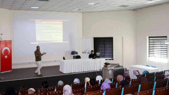 Van'da 'Erken Yaşta Evlilik' konulu seminer