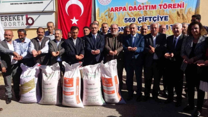 Van'da 569 çiftçiye sertifikalı arpa tohumu dağıtıldı