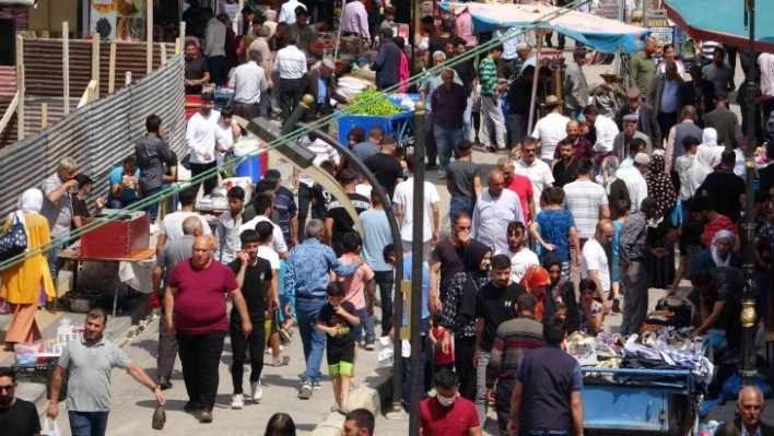 Van'da bayram arefesinde çarşı pazarda yoğunluk