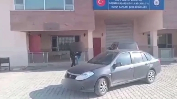 Van'da göçmen kaçakçılığı yapan 3 şüpheli tutuklandı