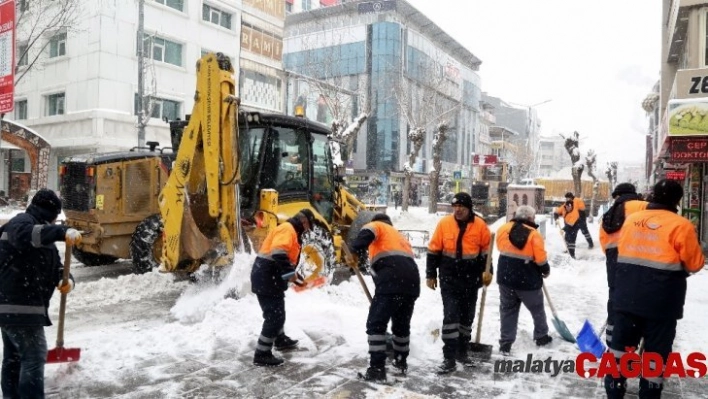 Van'da kar temizleme çalışması