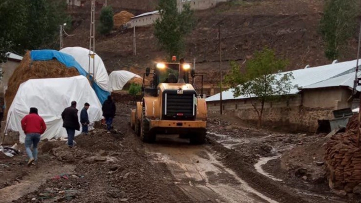 Van'da şiddetli sağanak, sel ve taşkınlara yol açtı