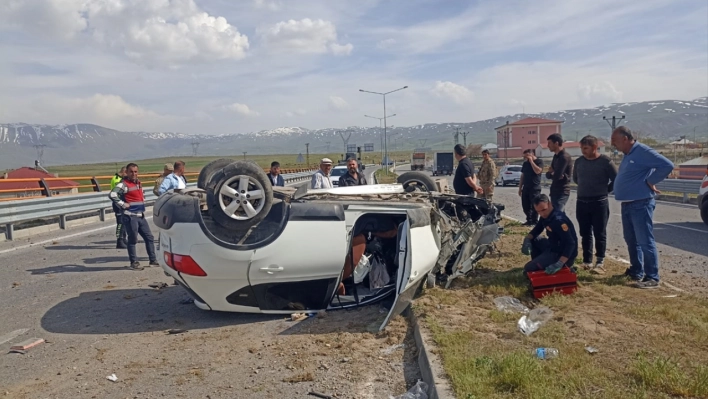 Van'da takla atan otomobildeki 5 kişi yaralandı