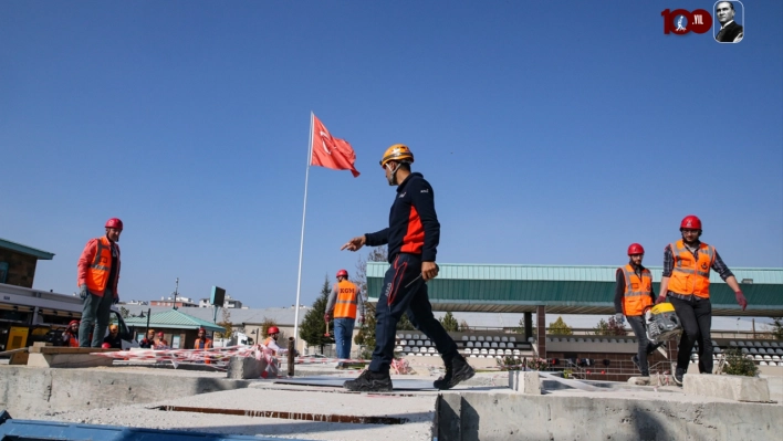 Van depreminin kahramanları, Malatya ve Hatay'da da birçok kişiye umut oldu