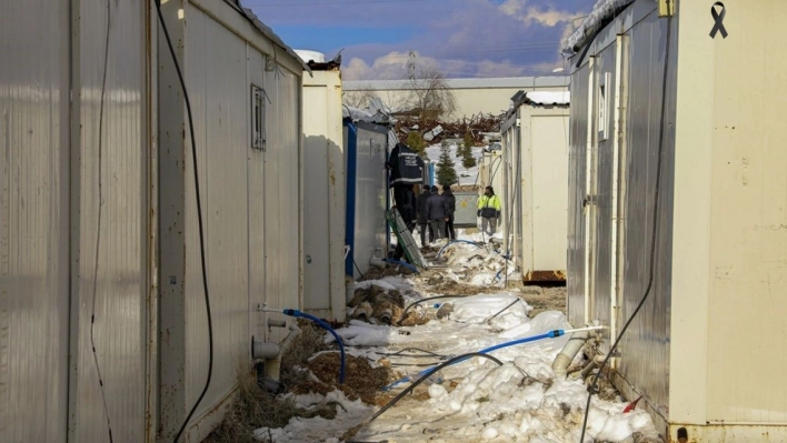 Van ekibinin Malatya'da kurumuna başladığı konteyner kent hızla tamamlanıyor