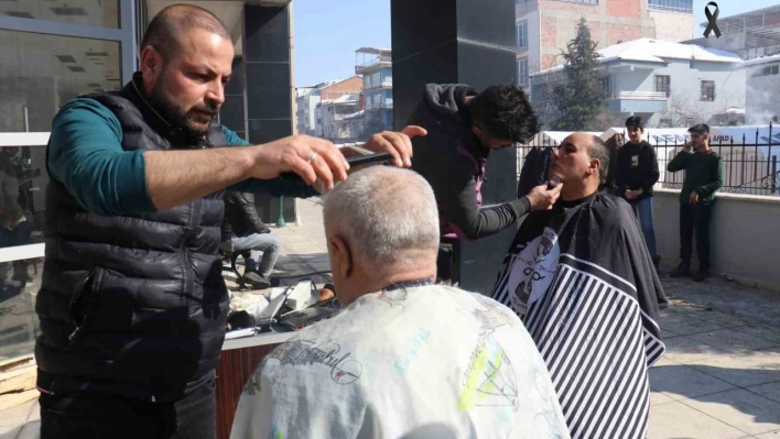 Vanlı berberlerden Malatyalı depremzedelere ücretsiz tıraş