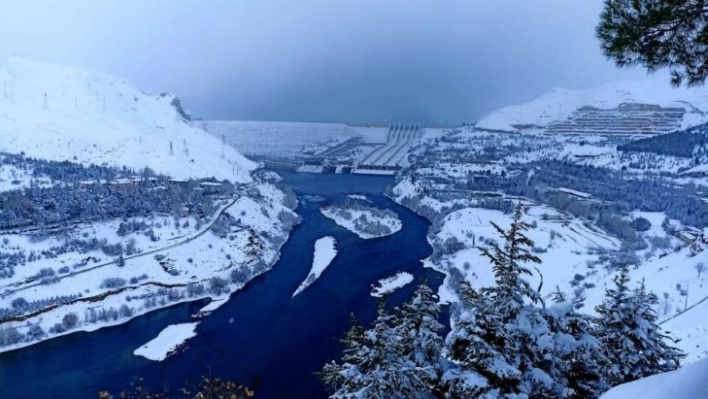 Vatandaşlar kardan adam yaparken hünerlerini sergiledi