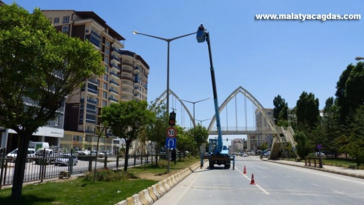 VEDAŞ Muş'ta elektrik şebekelerini yeniliyor