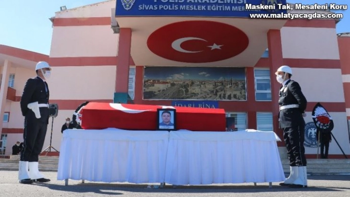 Vefat eden şehit kardeşi polis memuru için tören