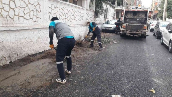 Viranşehir'de cadde ve sokalar çöplerden arındırılıyor