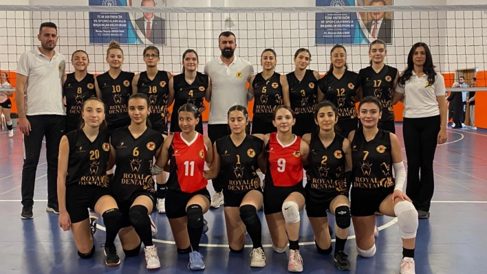 Voleybol il birincisi Gençlik Spor genç kız takım oldu