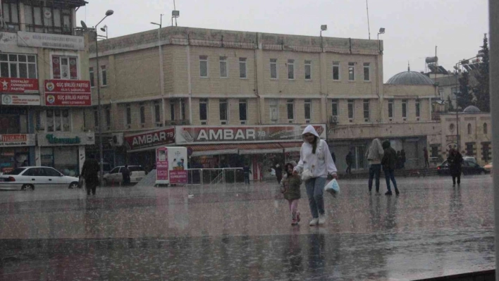 Yağmur çiftçilerin yüzünü güldürdü