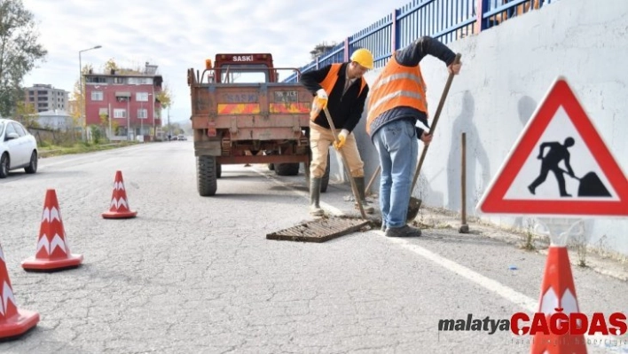 Yağmur suyu hatları temizleniyor