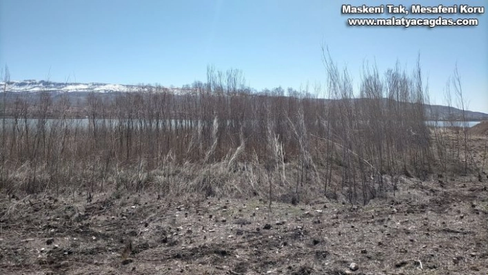 Yağmur ve şiddetli rüzgar sazlık alanda hasar bıraktı