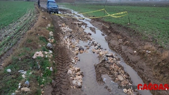 Yağmur yağdı, mezarlar açığa çıktı