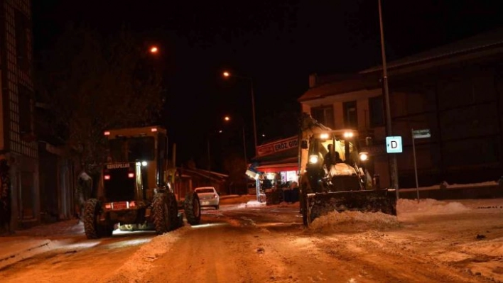 Yakutiye'de yoğun kar mesaisi