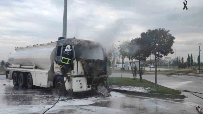 Yalova'da madeni yağ yüklü tankerde korkutan yangın