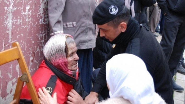 Yangından etkilenen yaşlı kadına Maltepe Belediyesi el uzattı