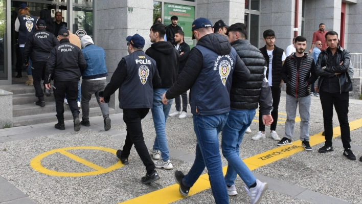 Yasa dışı bahis operasyonunda yakalanan 27 zanlı adliyede