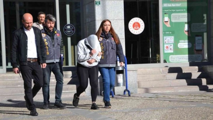 Yasak aşk fotoğrafı, tehdit genç kızı ölüme sürükledi