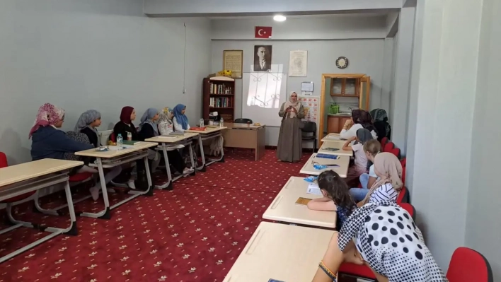 Yaz Kur'an kurslarında 'bağımlılık' semineri verildi