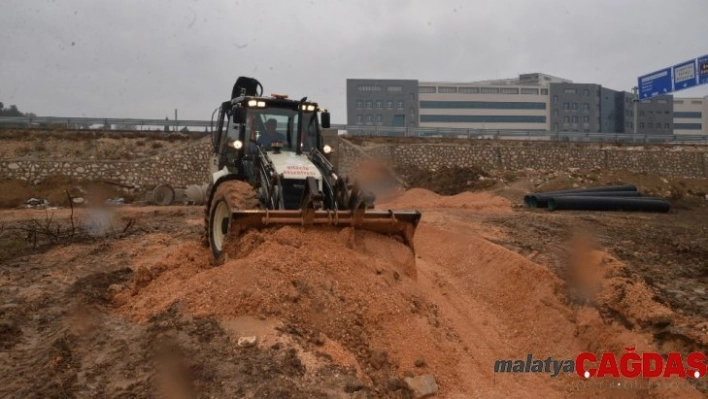 Yeni devlet hastanesinin kanalizasyon ve yağmur suyu hatları yapılıyor