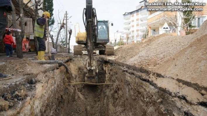 Yeni mahallenin kanalizasyon hattı yenileniyor