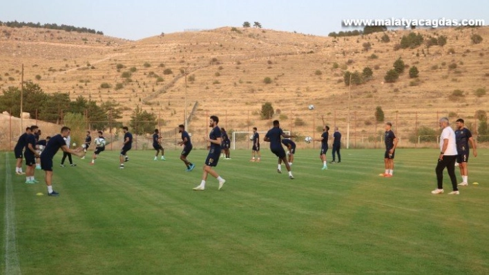 Yeni Malatyaspor'da 7 futbolcu kiralık gönderildi