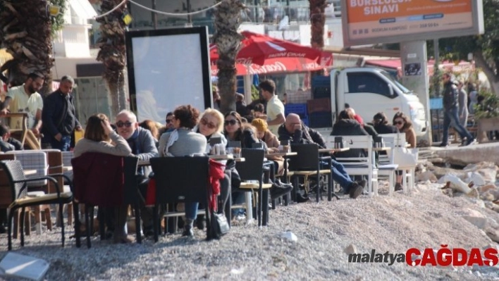 Yeni yılın ilk gününde sahillere akın ettiler