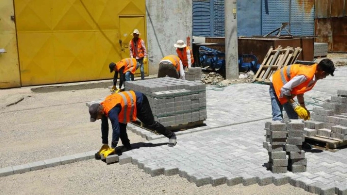 Yenişehir Belediyesi'nin yol çalışmaları devam ediyor