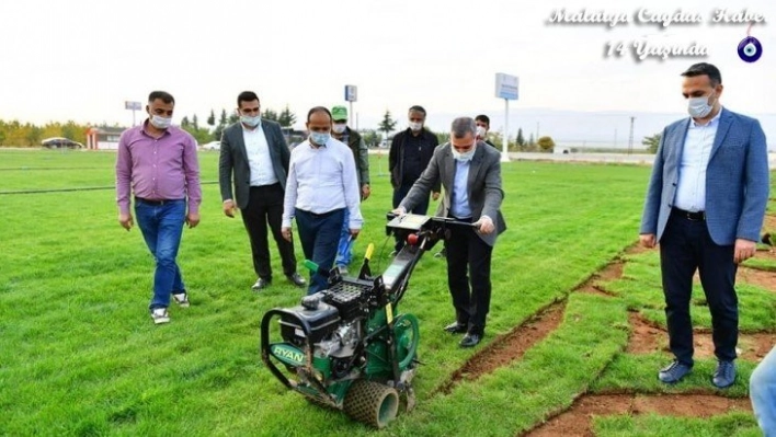 Rulo çimlerini kendi üretiyor