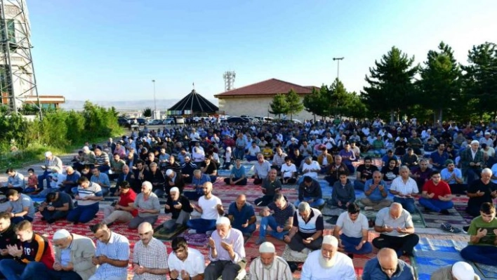 Yeşilyurt Gedik Namazgâh'ında Bayram Namazına ilgi büyük oldu