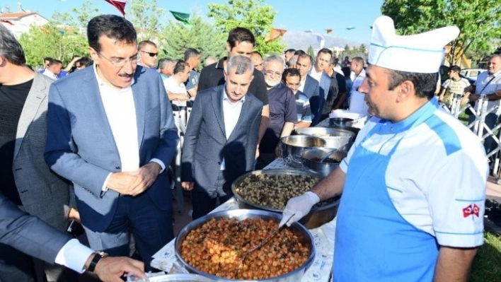 Ünlü yemekleri Kiraz Festivalinde beğeniye sunuldu