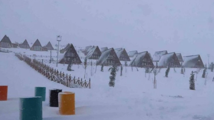 Yıldız Dağı'nda kar kalınlığı 65 santimetreye ulaştı