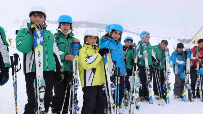 Yıldızdağı'nda kayak sadece zengin eğlencesi olmaktan çıktı