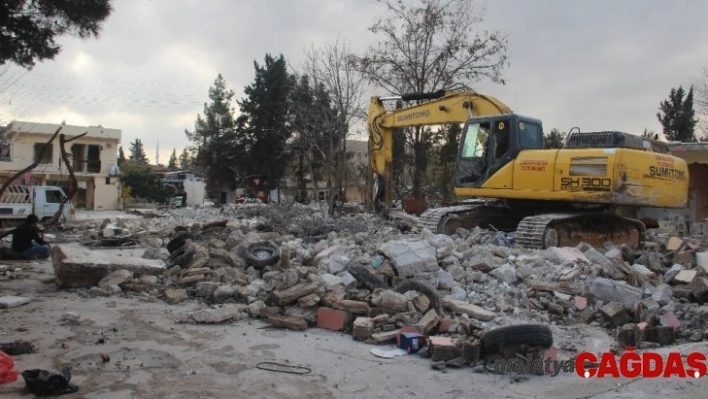 Yıllardır sorun haline gelen iş yerlerinin yıkımına başlandı