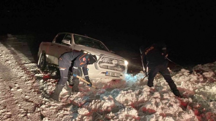 Yoğun tipide mahsur kalan Dicle Elektrik ekibini askerler ve AFAD kurtardı