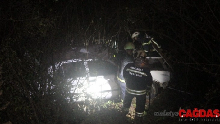 Yoldan çıkan otomobil 20 metre aşağı uçtu: 3 yaralı