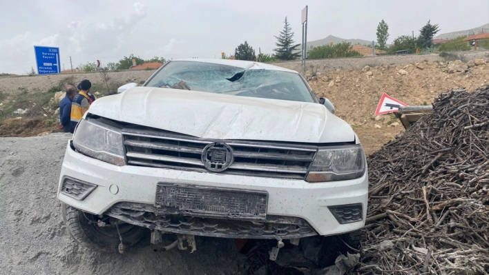 Yoldan çıkan otomobildeki 4 kişi yaralandı