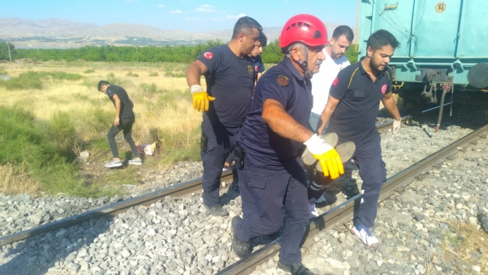 Yük treninin çarptığı tarım aracındaki 3 kişi öldü, 1 kişi yaralandı