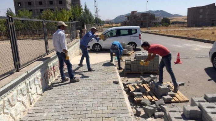 Yunus Emre Mahallesi'nde kaldırım çalışması